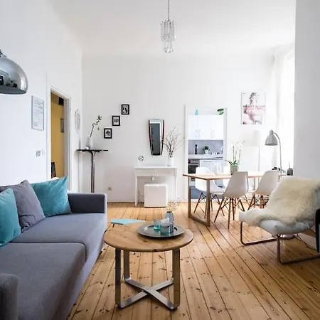 Valentina Apartment, Berlin Center!